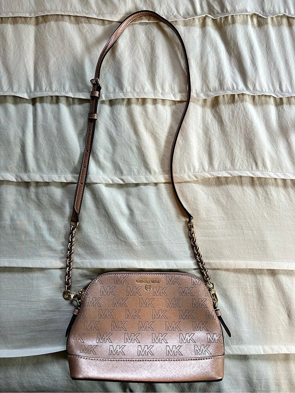 Michael Kors Jet Set Travel Medium Dome Crossbody Bag Pink